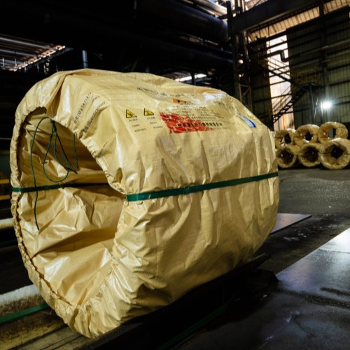 Seamless circular woven plastic fabric texture with waterproof lamination for metal protection